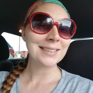 Meet your Posher, Leah